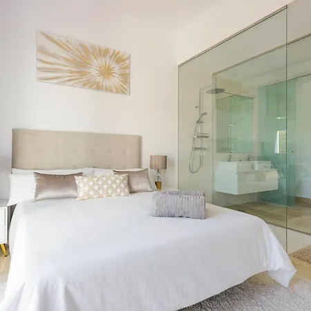 Charming-apt-sea-views-spa-101